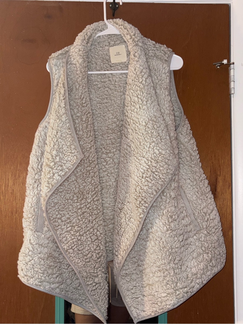 Thread & supply Sherpa vest